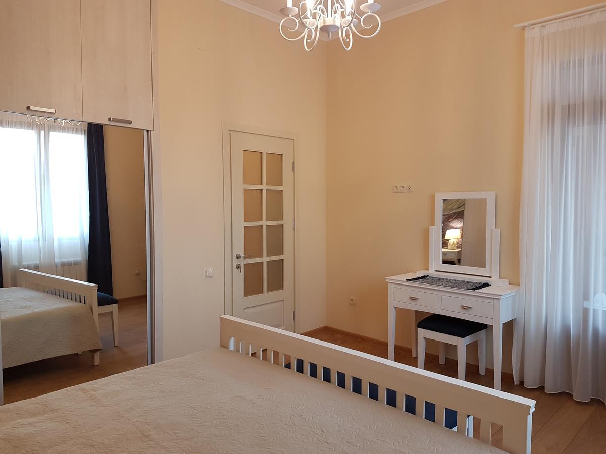The Starry Night Apartment Батуми Экстерьер фото