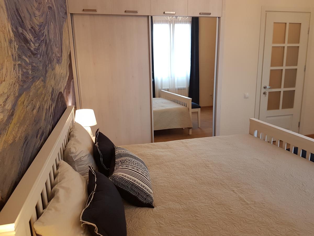 The Starry Night Apartment Батуми Экстерьер фото